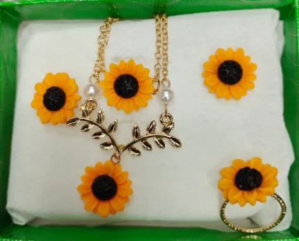 Popular Cute Sunflower Pendant Necklace 4PCS/SET for Women Vintage Fashion Gold Plated with Earrings